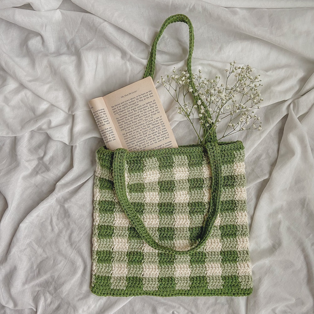 crochet tote bag